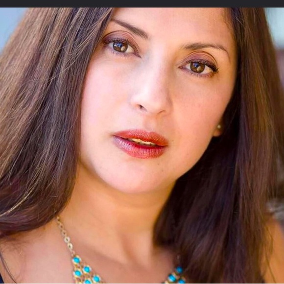 Meet your Posher, Ana - Picture 1 of 1